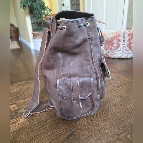 Vintage Marlboro Unlimited Gear- Leather / Cowhide Backpack - Picture 2 of 15